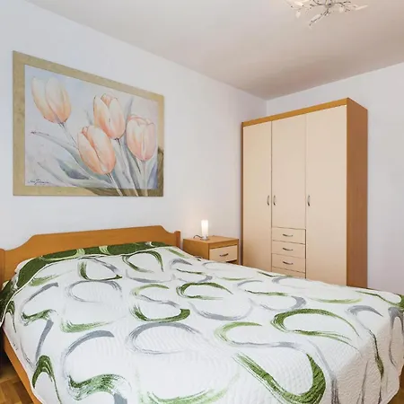 Front In Apartment
