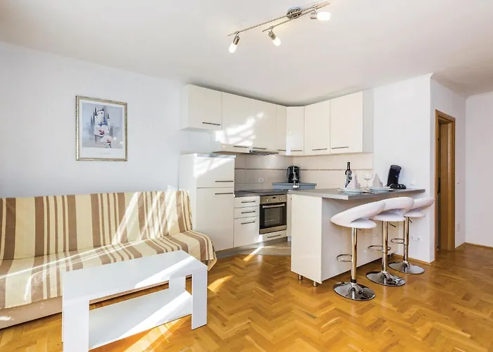 Stunning In 아파트 Mošćenička Draga